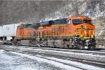 Eastbound intermodal threads its way through Hoffman